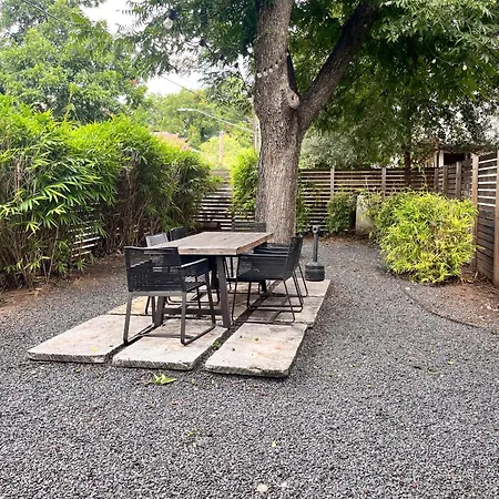 Massive Compound 20 Beds - Rainey St - 6 Min Walk Villa