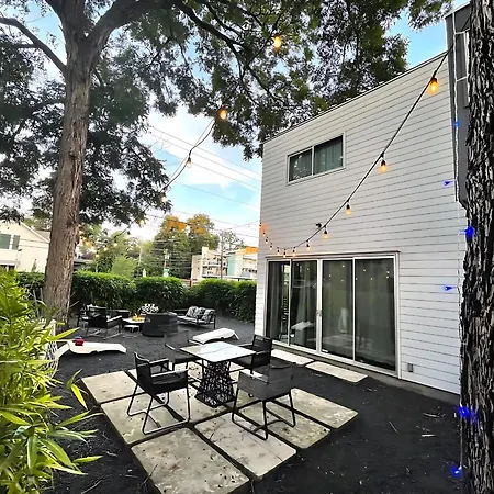 Villa Massive Compound 20 Beds - Rainey St - 6 Min Walk